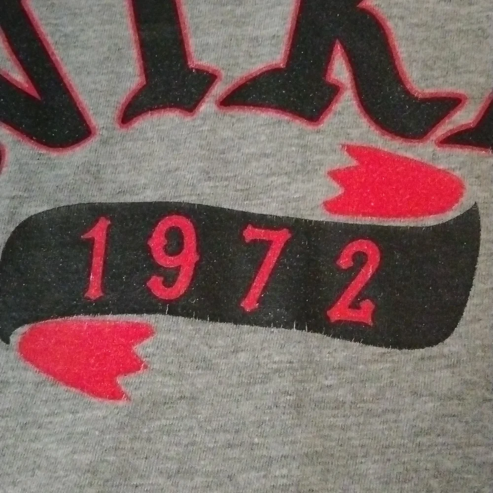 Spelled Out "Nike 1972" Classic Black & Red On Gray T-shirt XL - Picture 5 of 5